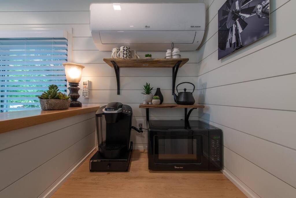 The Windmill-Tiny Container Home Min To Magnolia Bellmead Exteriér fotografie